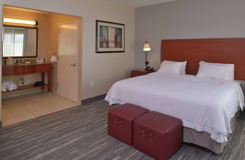 Greenacres Hotel | Hampton Inn & Suites Bakersfield North-Airport