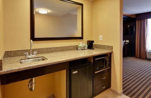 Herndon Hotel | Hampton Inn & Suites Fresno-Northwest