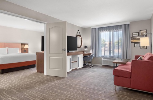 Raisin Hotel | Hampton Inn & Suites Fresno
