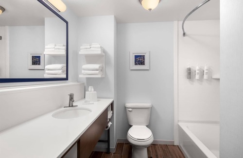 Raisin Hotel | Hampton Inn & Suites Fresno