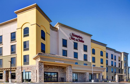 Marina Hotel | Hampton Inn & Suites Marina