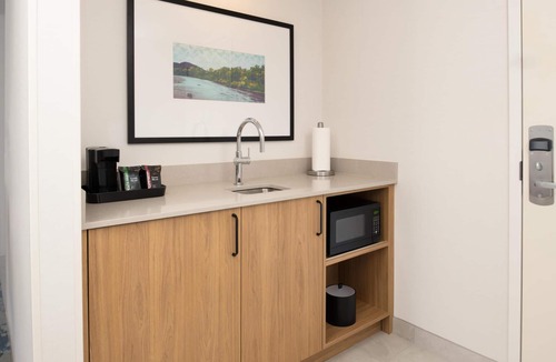 Redding Hotel | Hampton Inn & Suites Redding