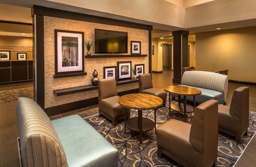 Reno/Tahoe Airport Hotel | Hampton Inn & Suites Reno
