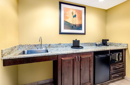 Laguna West-Lakeside Hotel | Hampton Inn & Suites Sacramento-Elk Grove Laguna I-5