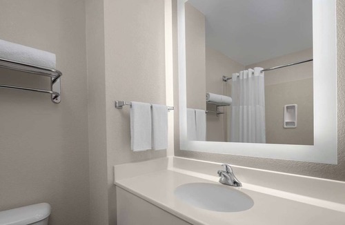 Downtown Hotel | Handy Studio w/Full Equipped Kitchen and Oversized work desk