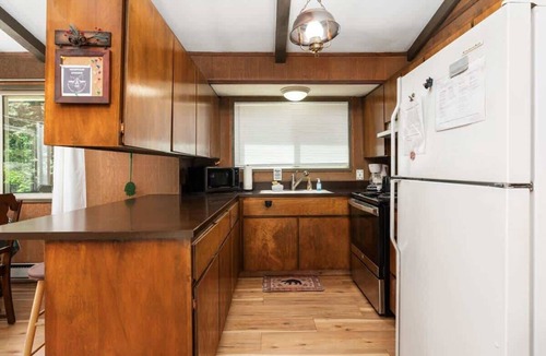 Sierra Cedars Cabin | Happy Bear | Minutes to Town + Lake + Pet Friendly