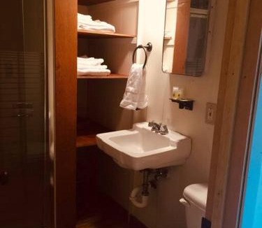Kings Beach House | Happy Cabin Near Snow and Lake with Hot Tub, Dogs OK
