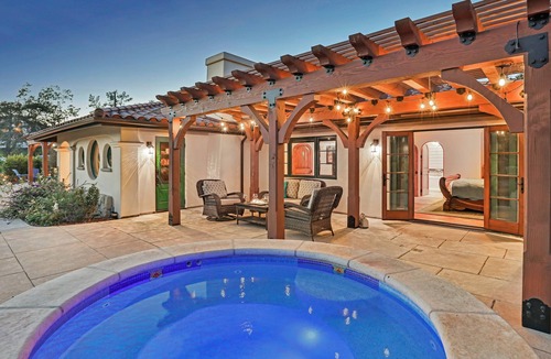 Campanil House | Happy Place - Luxurious "Lord Of The Rings" Inspired Design Near The Beach!