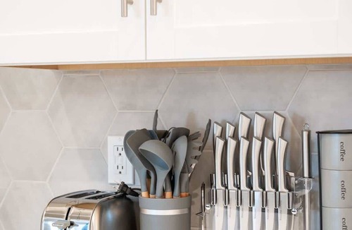 Morro Bay House | Harbor Retreat – EV Charger, King, Walk to Rock