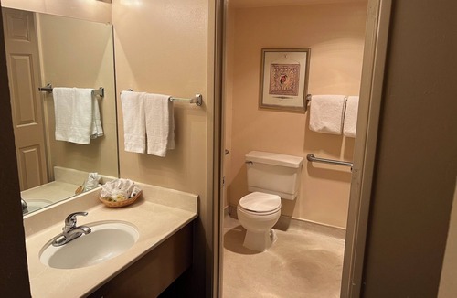 Carson City Hotel | Hardman House Inn & Suites