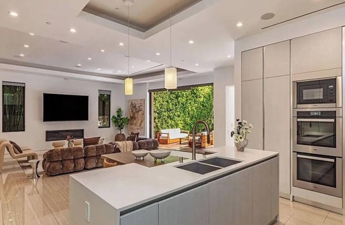 Beverly Grove House | Harper - Unparalleled Luxury Living in a Contemporary Modern Villa