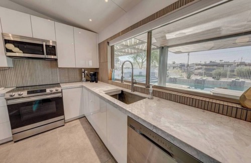 Lake Havasu City House | HavaZoo Shark Enterprises: Pool+Spa+ Firepit+Games+Ample Parking