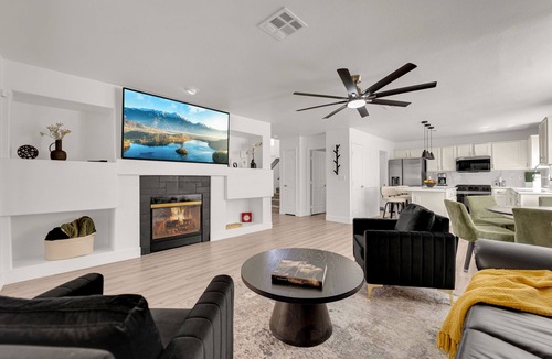 Green Valley Ranch House | Heart of Henderson - Your ideal extended stay