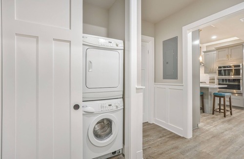 Saratoga Apartment | Heart Of Saratoga
