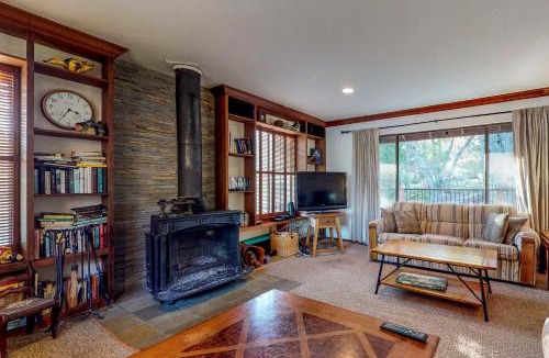 Groveland House | Heart's Desire on the Lake (01-275)