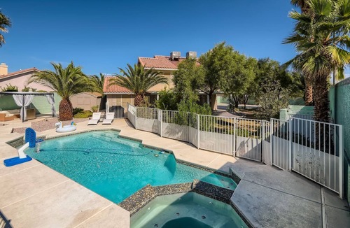 Canyon Gate Villa | Heated Pool with Cabana & GameRoom 15 Min to Strip