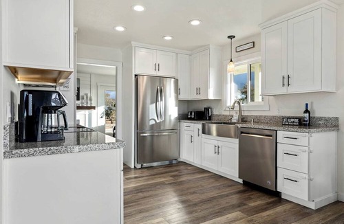 San Miguel House | Heavenly Vacation Retreat with Sweeping Vineyard Views near Paso Robles Wineries in California