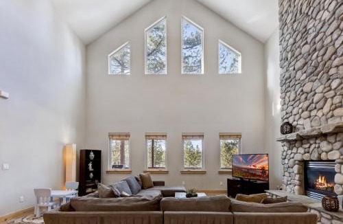 Bijou Park Acres House | Heavenly Valley Estate: Hot Tub Pets