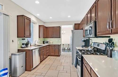 MacDonald Ranch House | Henderson 4BR Home Pool & Hot Tub Sleeps 10