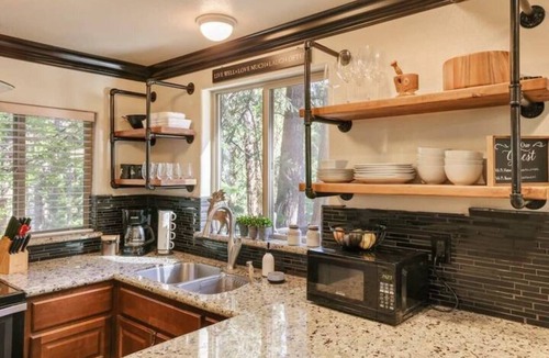 West Village Cabin | Hibernation Station ~ Walkable, Warm + Well-Loved