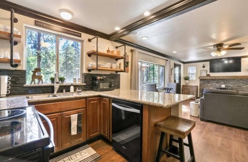 West Village Cabin | Hibernation Station ~ Walkable, Warm + Well-Loved