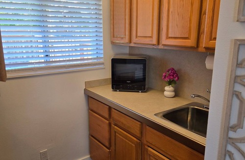Milpas Apartment | Hidden Gem in beautiful Santa Barbara