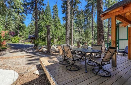 Sunnyside House | Hidden Willow at Tahoe Park - Cozy 2 BR Cabin, Walk to Dining, Near Skiing
