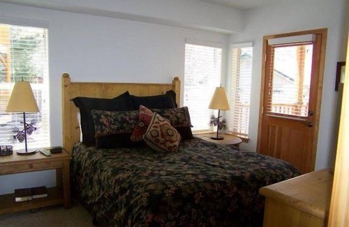 June Lake Condo | Hideaway Down Canyon #110, End Unit close to June Mtn