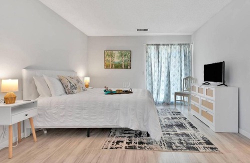 Victorville House | High Desert Dream on the Fairway WiFi Smart TVs