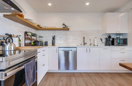Llano House | High Desert Scenic Getaway! Hot Tub, BBQ, Fire Pit - 80 mins from LA