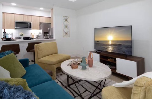 Downtown Apartment | High-End 1BR Oasis - Walk to Ocean & 3rd Street