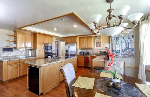 Perris House | Highest reviewed property in the area - best view of your life!