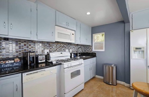 Eagle Rock House | Highland Park Home: Jacuzzi, Hillside Views, Walk to Cafés
