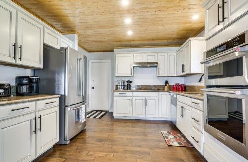 Stallion Springs House | Hiking, Wineries & More! Mtn-View Gem in Tehachapi