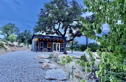 Fischer Cottage | Hill Country Modern Cottage - 5 minutes to the boat ramps