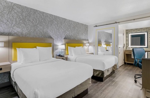 Tulare Hotel | Hillstone Inn Tulare, an Ascend Collection Hotel
