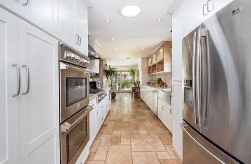 Thousand Oaks House | Hilltop Scandinavian style home with a view