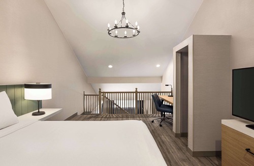 Monterey Hotel | Hilton Garden Inn Monterey