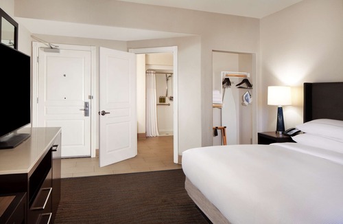 Scotts Valley Hotel | Hilton Santa Cruz/Scotts Valley