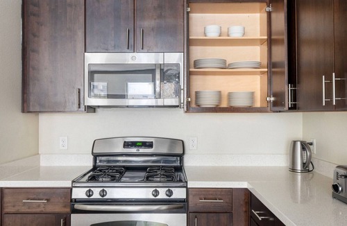 Mountain View Apartment | Hip Mountain View 2BR w/Gym & Spa, nr Tech Companies, by Blueground