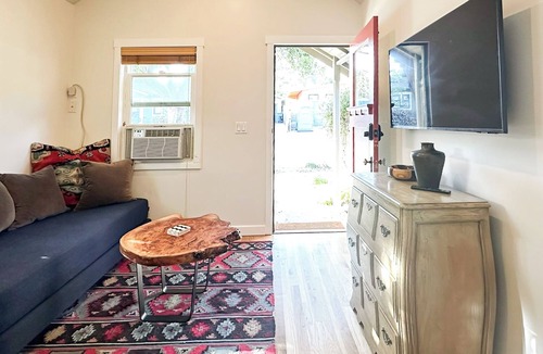 Pasadena House | Historic 1923 Little House: Charming, Efficient & Perfectly Located in Pasadena