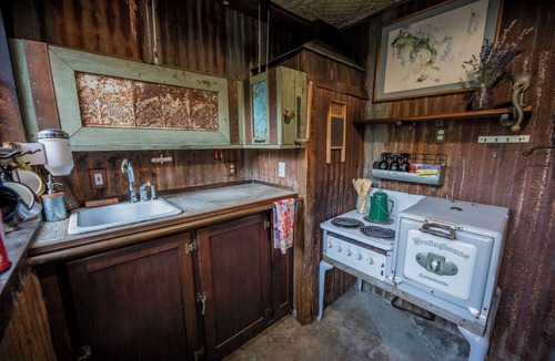 Temecula House | Historic Farmhouse on 5 Peaceful Acres with Ancient Oaks & Creek above Temecula