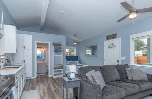 Folsom Apartment | Historic Folsom Hotel Style Cottage By The Lake!