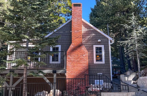 Arrowhead Villas Cabin | Historic Hershey Cabin, Most 10 Star Reviews, Romantic, Just for 2, Immaculate