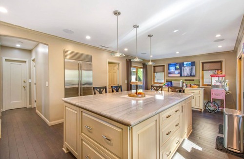 View Park-Windsor Hills House | Historic Hillside Charm in Historic View Park