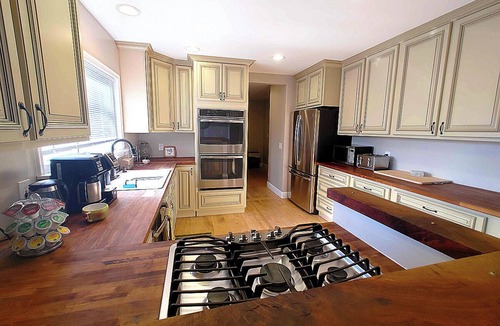 Lompoc House | Historic Home *reWine Mission* Walk Downtown: Coffee, Shop, Dine, Wines, Brews