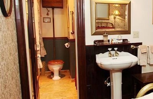 Jamestown Bed & Breakfast | Historic National Hotel