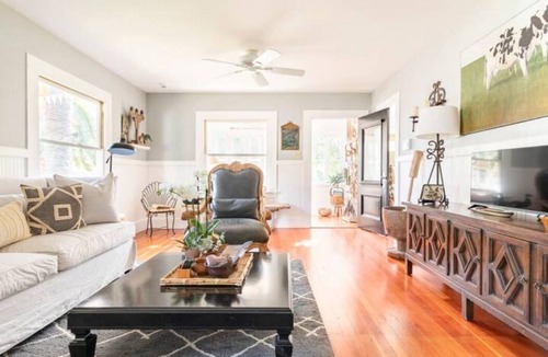 Merced County House | Historic Ranch Retreat. Pool, Pizza Oven & Privacy