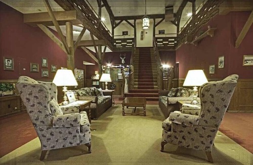 June Lake House | Historic Restored High Sierra Alpine Lodge in June Lake, California