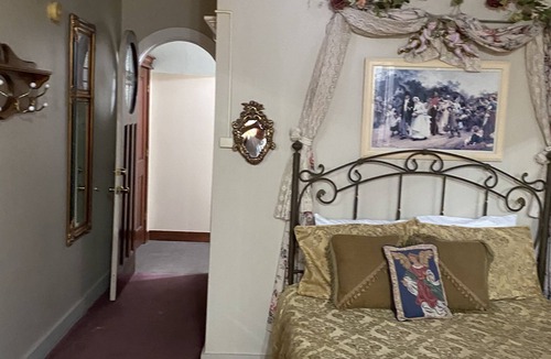 Jamestown House | Historical Victorian Style House Transport you back in time with Claw tubs